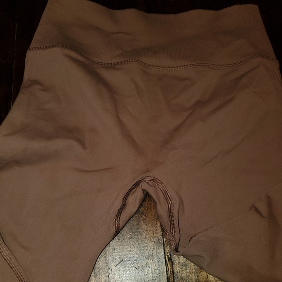 NWT Lululemon Yoga Pants - Picture 6 of 11